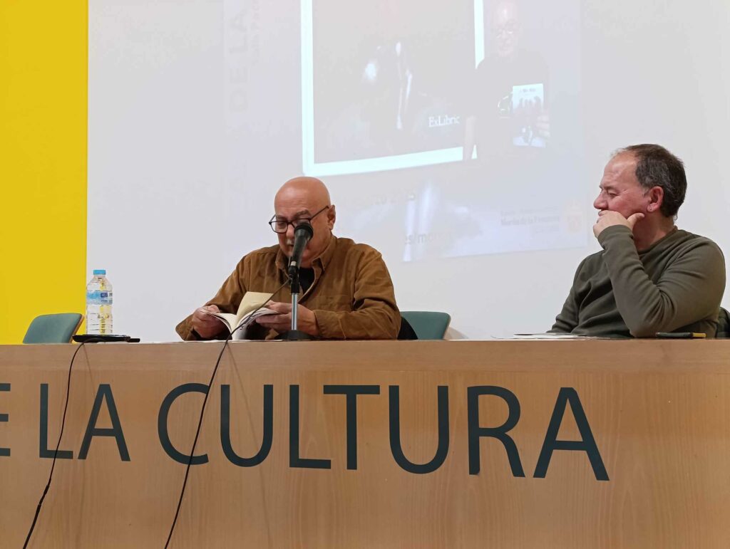 Lectura de poemas La Hora Bruja